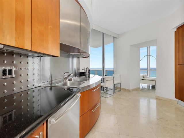 Apartment for sale  Unit #1609 - photo 6981752