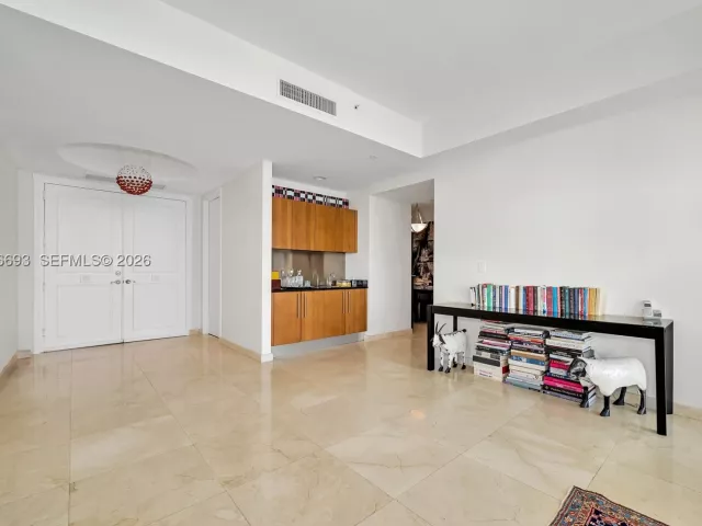 3-bedroom condo for sale in Sunny Isles Beach - 18101 Collins Ave 1609 - MondialRealty