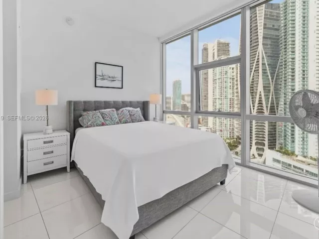 3-bedroom condo for rent in Miami - 851 NE 1st Avenue 2601 - MondialRealty