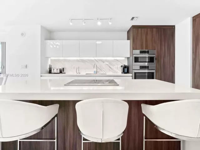 3-bedroom condo for rent in Miami - 851 NE 1st Avenue 2601 - MondialRealty