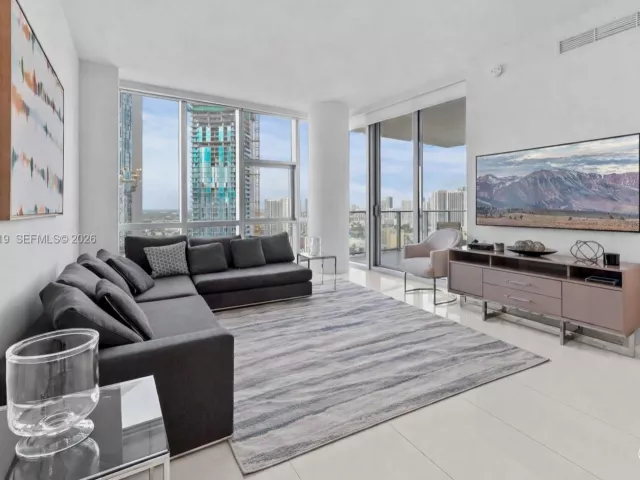 3-bedroom condo for rent in Miami - 851 NE 1st Avenue 2601 - MondialRealty