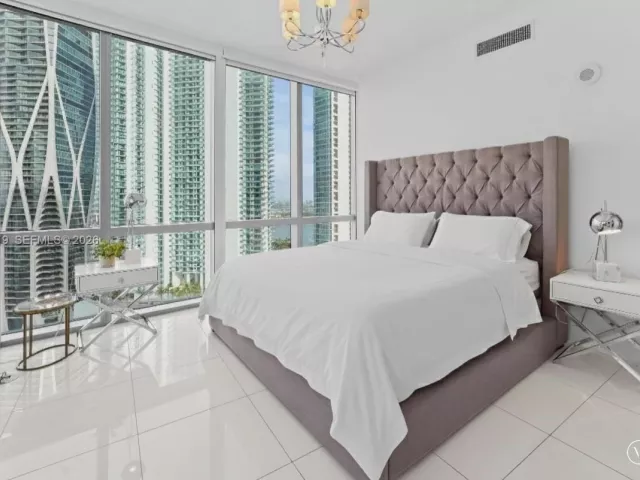 3-bedroom condo for rent in Miami - 851 NE 1st Avenue 2601 - MondialRealty