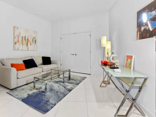 3-bedroom condo for rent in Miami - 851 NE 1st Avenue 2601 - MondialRealty