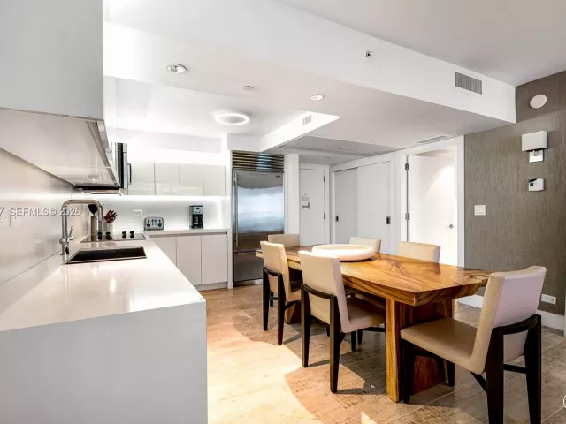 2-bedroom condo for sale in Miami Beach - 102 24th St 1115 - MondialRealty