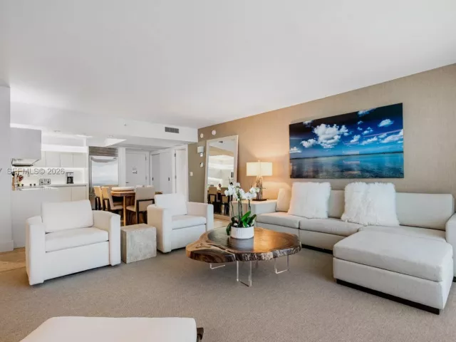 2-bedroom condo for sale in Miami Beach - 102 24th St 1115 - MondialRealty