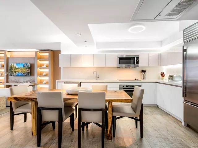 2-bedroom condo for sale in Miami Beach - 102 24th St 1115 - MondialRealty