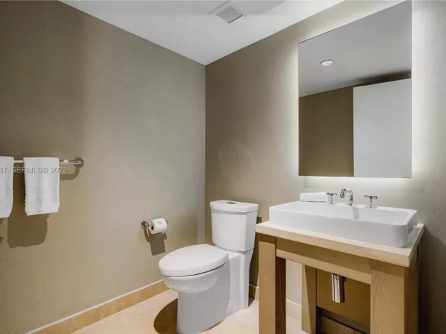 2-bedroom condo for sale in Miami Beach - 102 24th St 1115 - MondialRealty