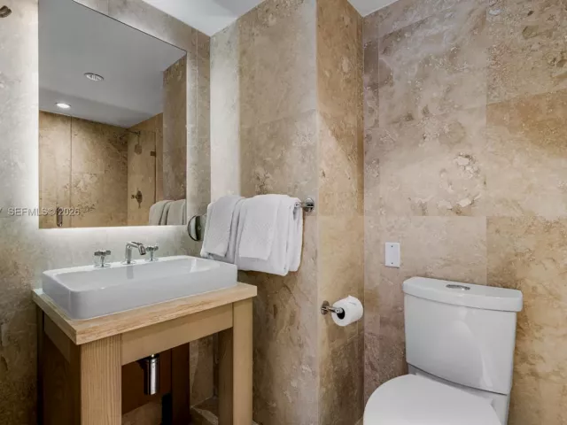 2-bedroom condo for sale in Miami Beach - 102 24th St 1115 - MondialRealty