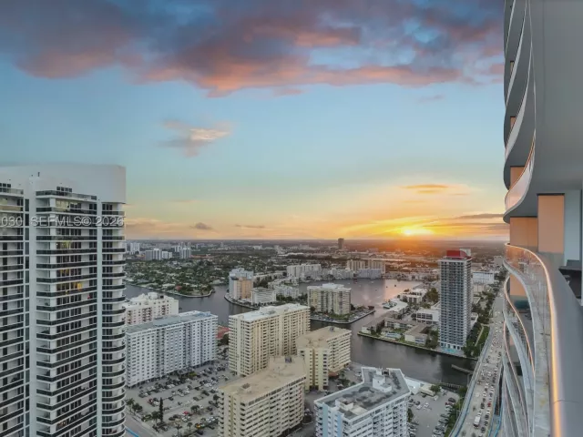 3-bedroom condo for sale in Hollywood - 4111 S Ocean Dr 3601 - MondialRealty