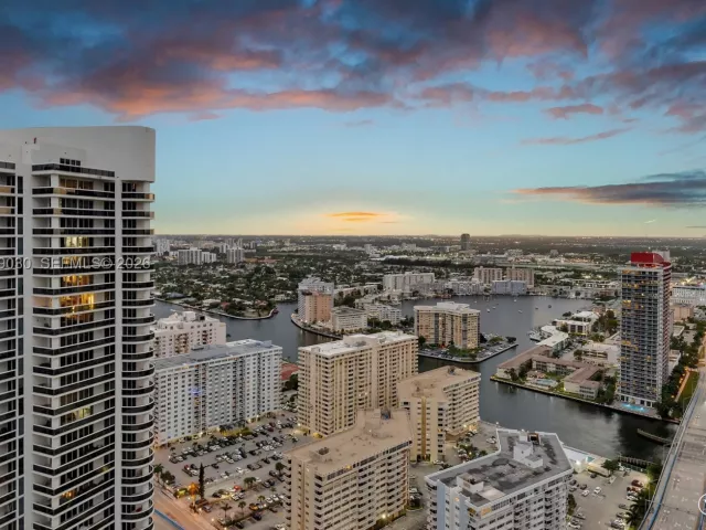 3-bedroom condo for sale in Hollywood - 4111 S Ocean Dr 3601 - MondialRealty