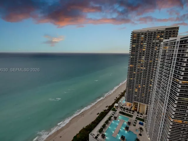 3-bedroom condo for sale in Hollywood - 4111 S Ocean Dr 3601 - MondialRealty