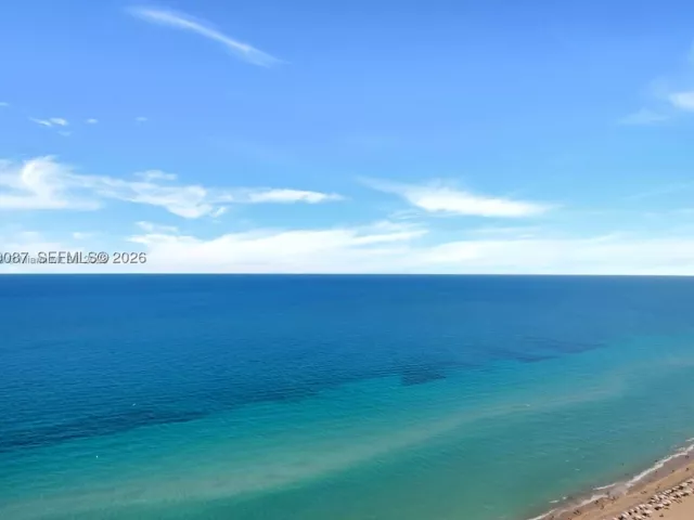 2-bedroom condo for sale in Hollywood - 4111 S Ocean Dr 2902 - MondialRealty