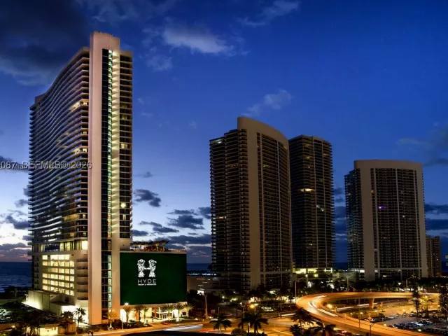 2-bedroom condo for sale in Hollywood - 4111 S Ocean Dr 2902 - MondialRealty