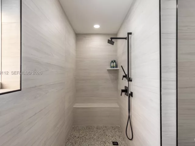 3-bedroom home for rent in Fort Lauderdale - 3010 NE 58th St - MondialRealty