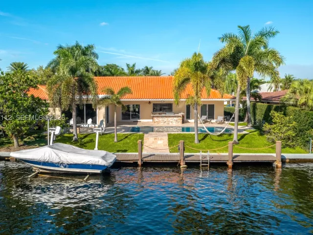 3-bedroom home for rent in Fort Lauderdale - 3010 NE 58th St - MondialRealty