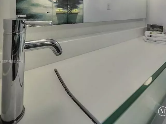 1-bedroom condo for rent in Miami Beach - 1100 West Ave 517 - MondialRealty