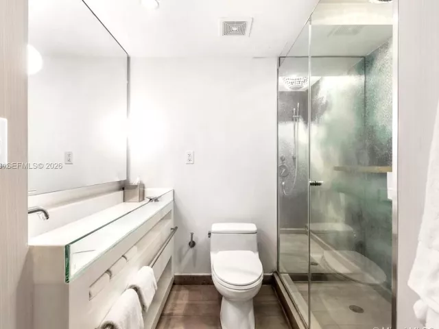 1-bedroom condo for rent in Miami Beach - 1100 West Ave 517 - MondialRealty