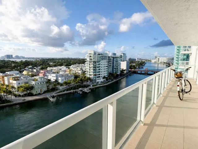 2-bedroom condo for sale in Miami Beach - 5900 Collins Ave 1405 - MondialRealty