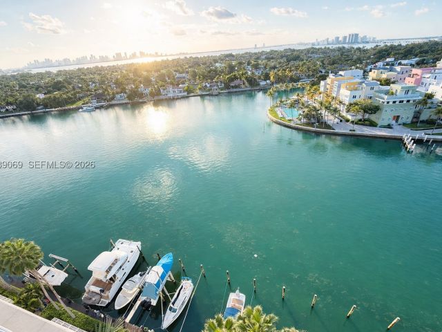 2-bedroom condo for sale in Miami Beach - 5900 Collins Ave 1405 - MondialRealty