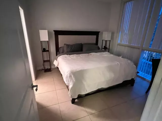 1-bedroom condo for sale in Hallandale Beach - 1945 S Ocean Drive 910 - MondialRealty