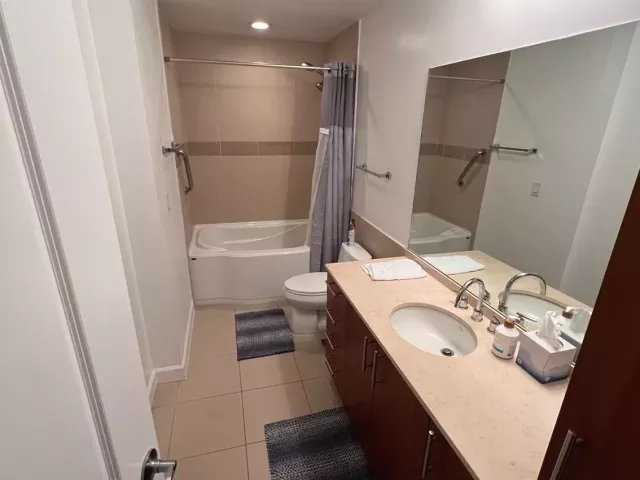 1-bedroom condo for sale in Hallandale Beach - 1945 S Ocean Drive 910 - MondialRealty