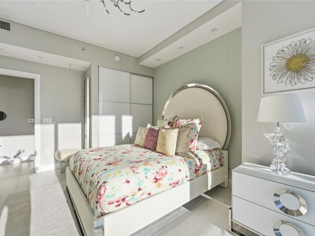 3-bedroom condo for sale in Fort Lauderdale - 2200 N Ocean Boulevard S706 - MondialRealty