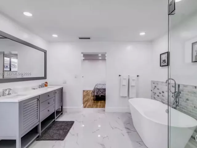 4-bedroom home for rent in Hollywood - 2639 Monroe St 0 - MondialRealty