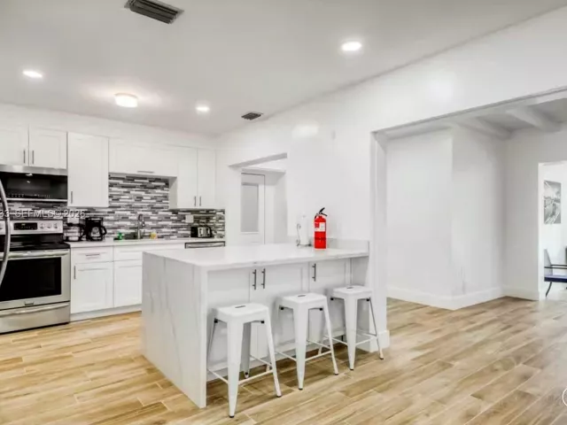 4-bedroom home for rent in Hollywood - 2639 Monroe St 0 - MondialRealty