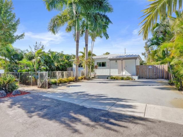 Home for sale at 1713 NW 8th Ave - photo 7441648