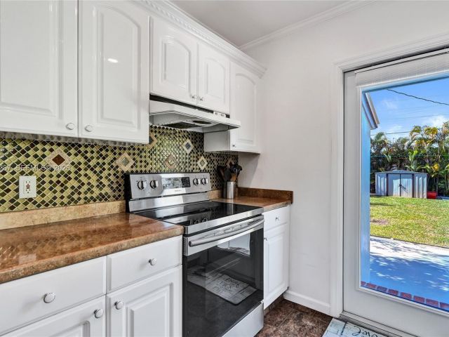 Home for sale at 1713 NW 8th Ave - photo 7441656