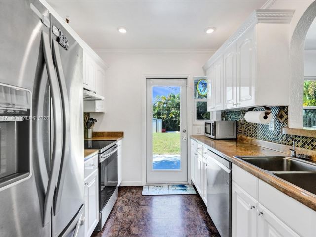 Home for sale at 1713 NW 8th Ave - photo 7441660