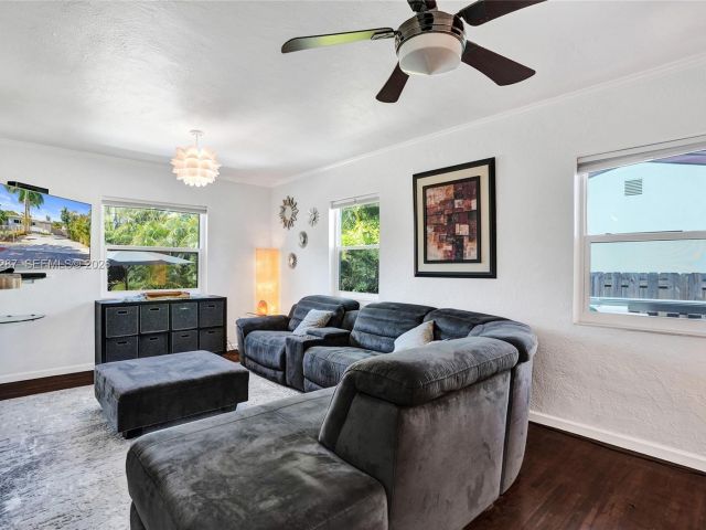 Home for sale at 1713 NW 8th Ave - photo 7441666