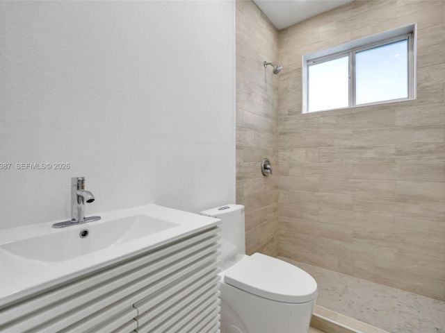 Home for sale at 1401 NE 152nd St - photo 6986385