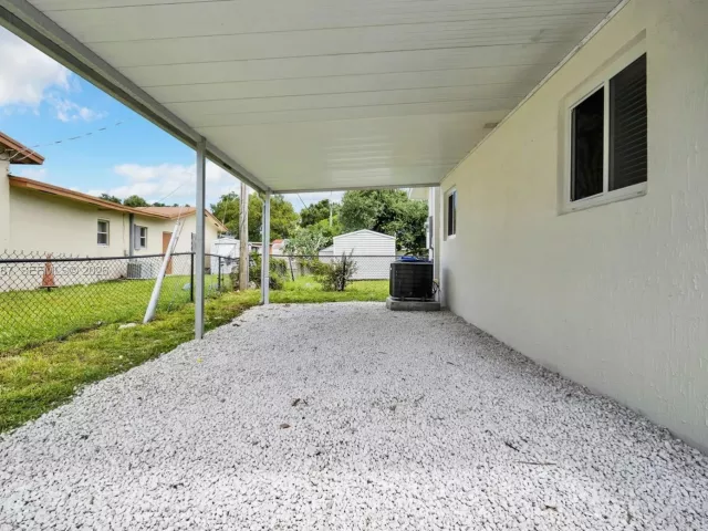 4-bedroom home for sale in North Miami Beach - 1401 NE 152nd St - MondialRealty