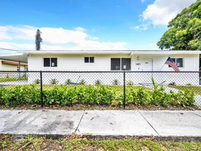 4-bedroom home for sale in North Miami Beach - 1401 NE 152nd St - MondialRealty