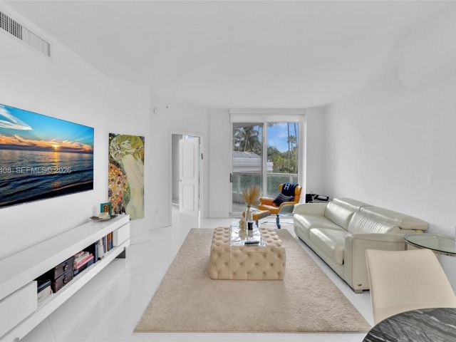 1-bedroom condo for sale in Aventura - 21050 Point Pl 302 - MondialRealty