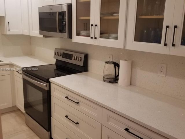 2-bedroom condo for rent in Hallandale Beach - 2500 Parkview Dr 2517 - MondialRealty
