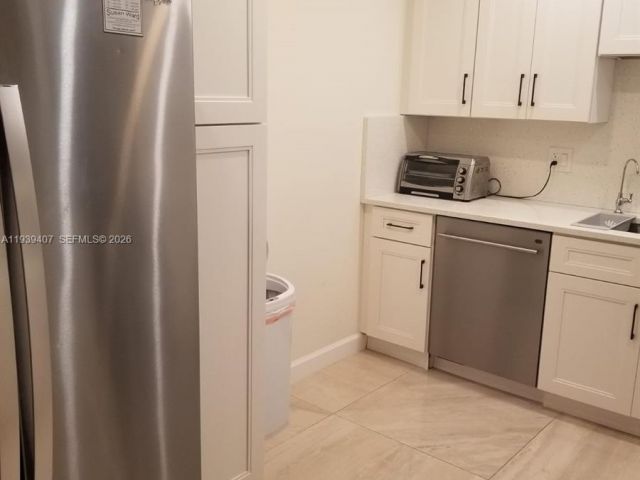 2-bedroom condo for rent in Hallandale Beach - 2500 Parkview Dr 2517 - MondialRealty