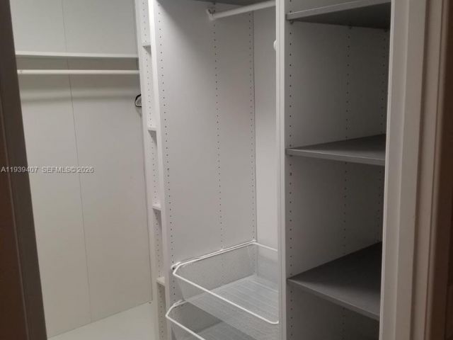 2-bedroom condo for rent in Hallandale Beach - 2500 Parkview Dr 2517 - MondialRealty