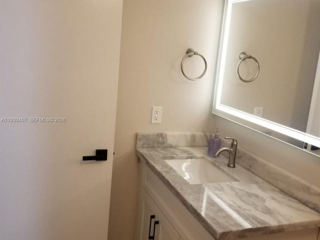2-bedroom condo for rent in Hallandale Beach - 2500 Parkview Dr 2517 - MondialRealty