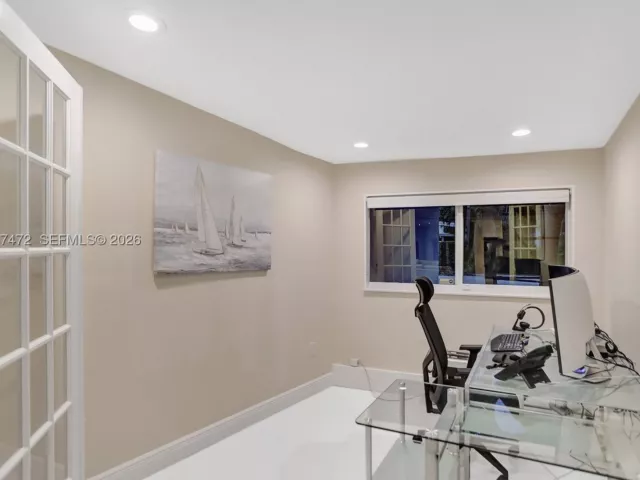 4-bedroom home for sale in Surfside - 8843 Hawthorne Ave - MondialRealty