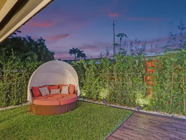 5-bedroom home for sale in Surfside - 8843 Hawthorne Ave - MondialRealty