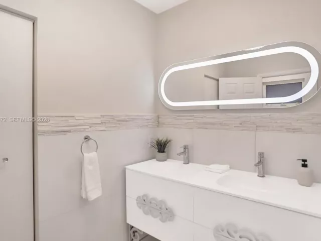 5-bedroom home for sale in Surfside - 8843 Hawthorne Ave - MondialRealty