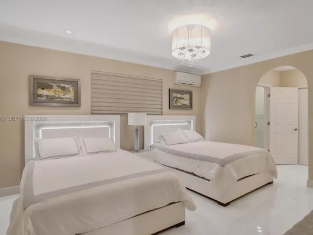 5-bedroom home for sale in Surfside - 8843 Hawthorne Ave - MondialRealty