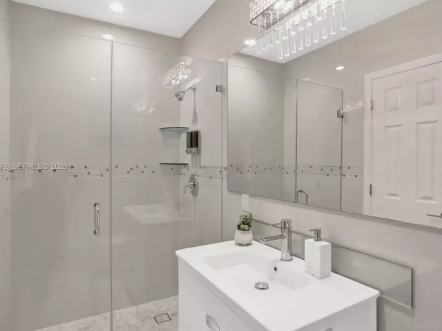 5-bedroom home for sale in Surfside - 8843 Hawthorne Ave - MondialRealty