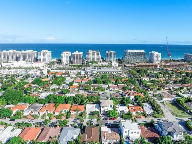 Home for sale at 9424 - 9432 Carlyle Ave - photo 6994039