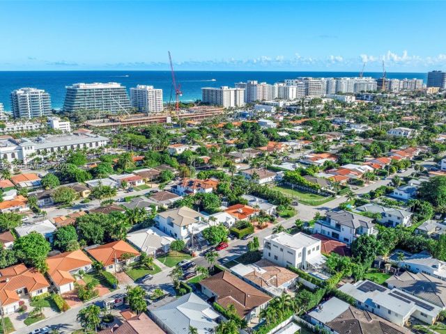 Home for sale at 9424 - 9432 Carlyle Ave - photo 7119182