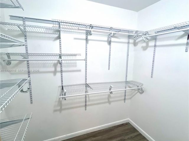 2-bedroom condo for sale in Hollywood - 2711 Ocean Club Blvd 207 - MondialRealty