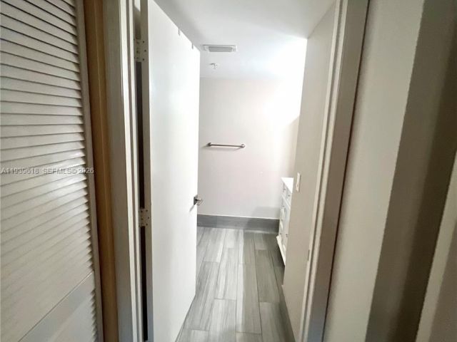 2-bedroom condo for sale in Hollywood - 2711 Ocean Club Blvd 207 - MondialRealty