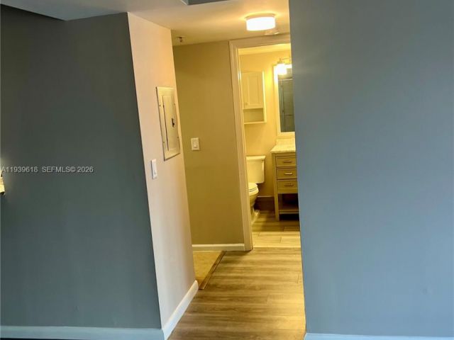 2-bedroom condo for sale in Hollywood - 2711 Ocean Club Blvd 207 - MondialRealty